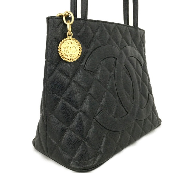 CHANEL - Caviar Quilted Tote R1.049 - Picture 2 of 5